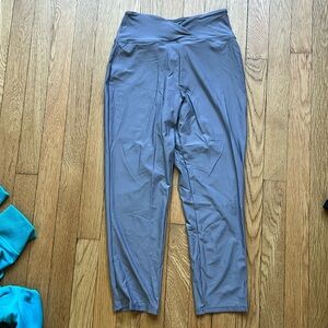 V Waist leggings in grey cropped